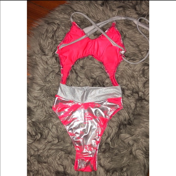 Pink and silver one piece - Picture 4 of 6